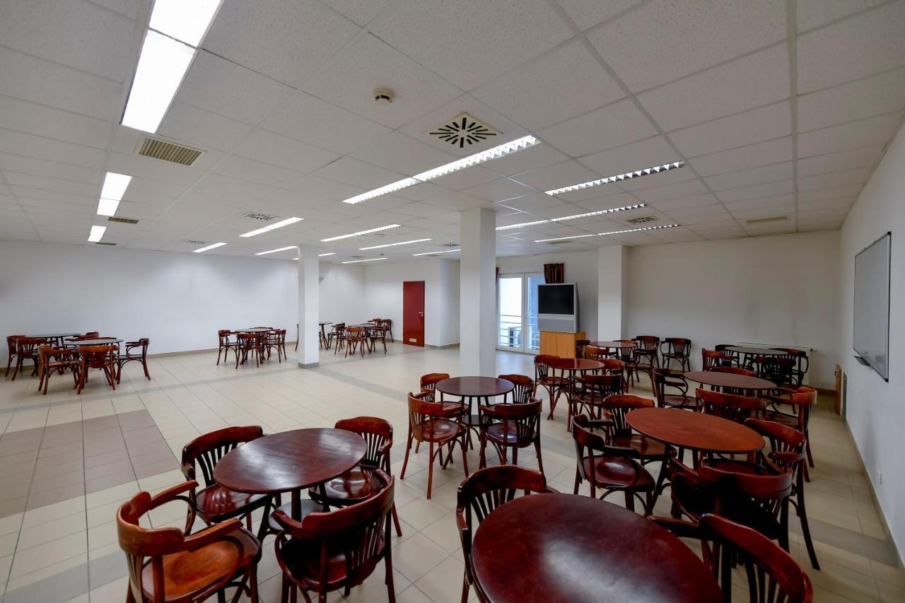 Campus Hotel เดเบรตเซน ภายนอก รูปภาพ