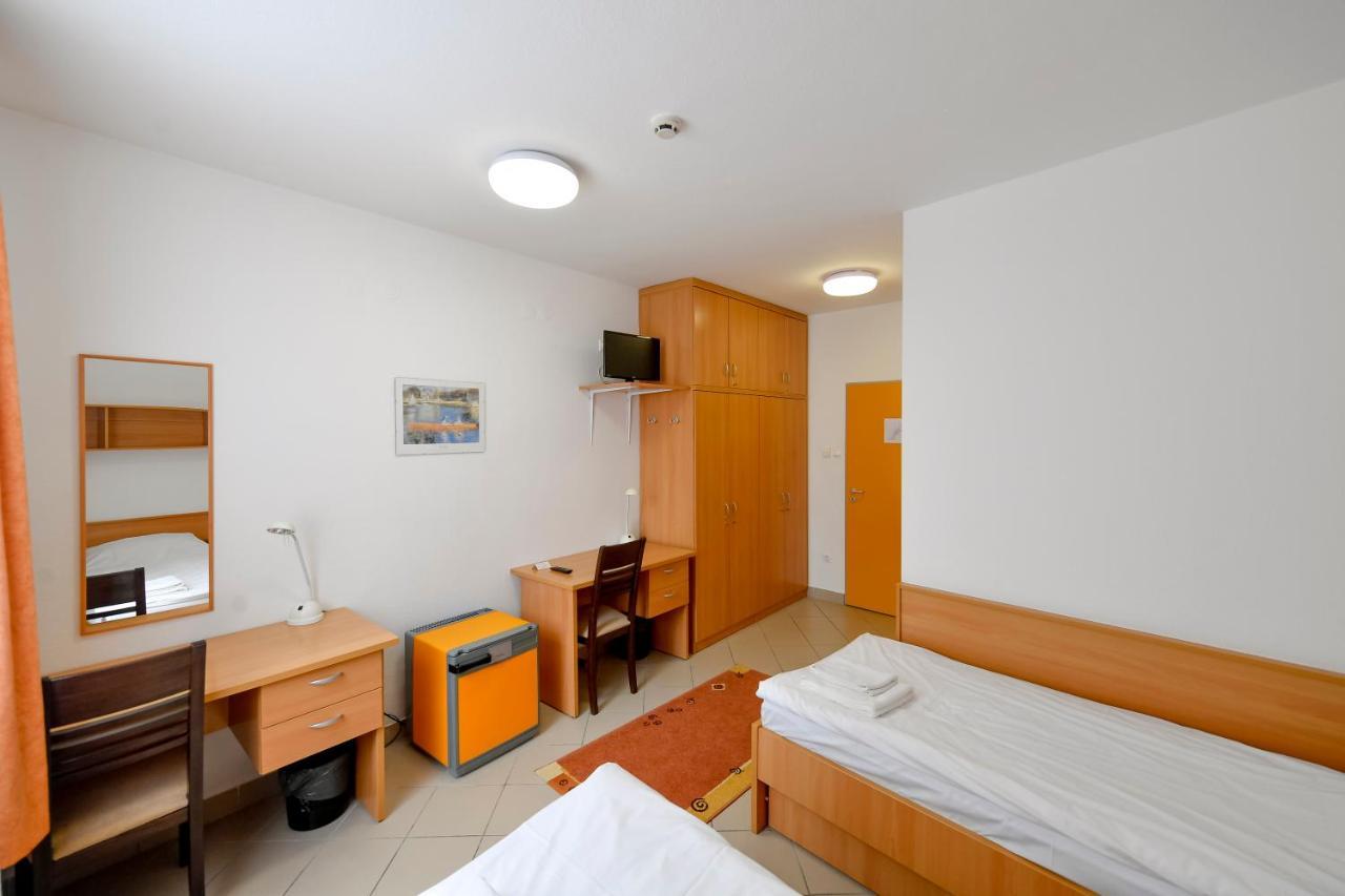 Campus Hotel เดเบรตเซน ภายนอก รูปภาพ